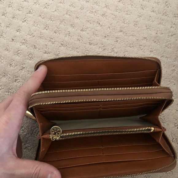 Tory Burch Double Zip Wallet Robinson Tan - Picture 5 of 9